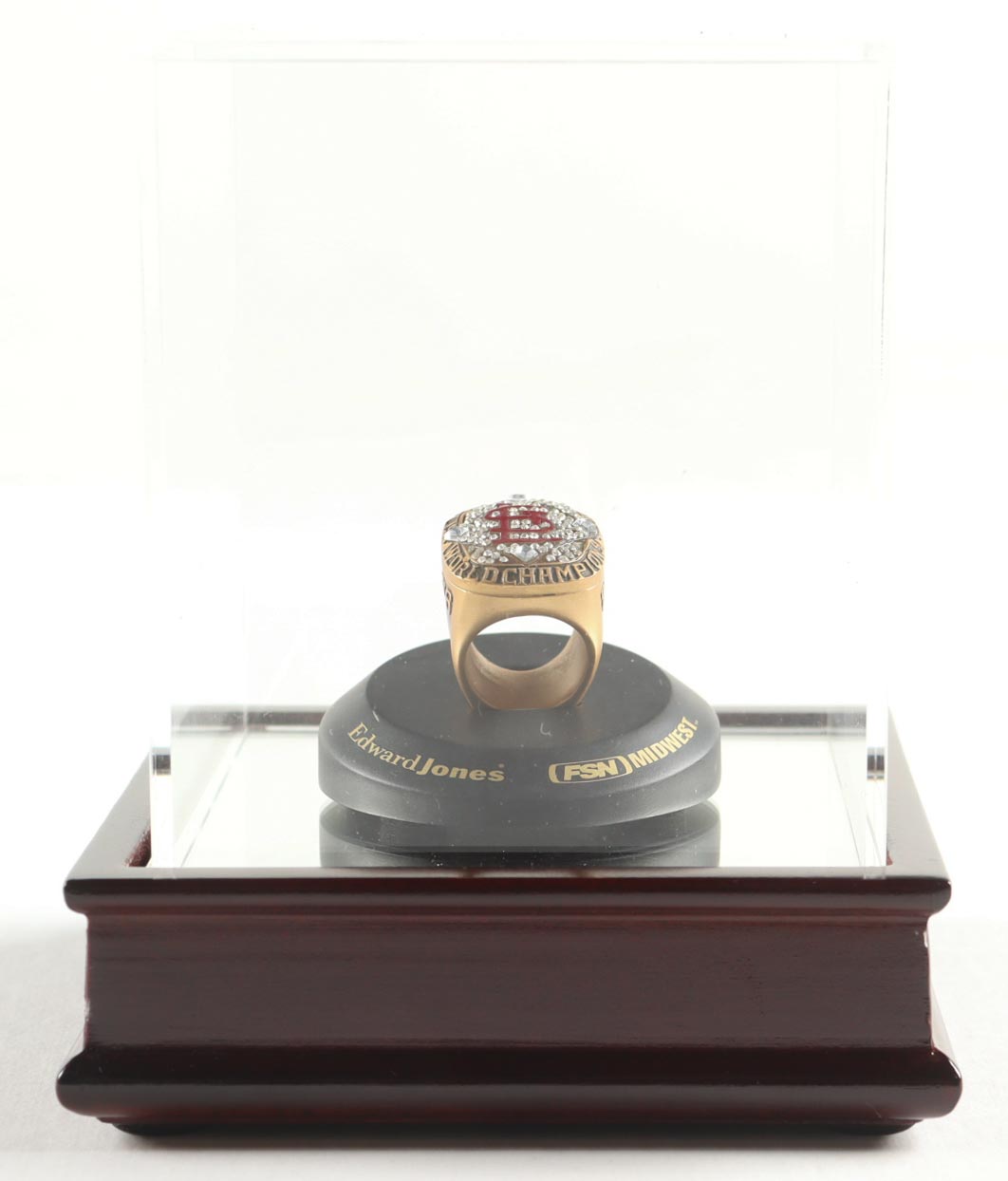 2006 St. Louis Cardinals Commemorative World Series MLB Replica Championship Ring with Display Case at PristineAuction.com 2006 St. Louis Cardinals Commemorative World Series MLB Replica Championship Ring with Display Case at PristineAuction.com