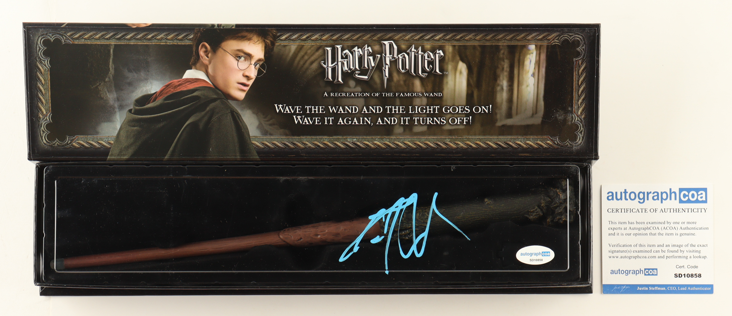 Daniel Radcliffe Signed "Harry Potter" Wand with Original Box (ACOA) at PristineAuction.com Daniel Radcliffe Signed "Harry Potter" Wand with Original Box (ACOA) at PristineAuction.com