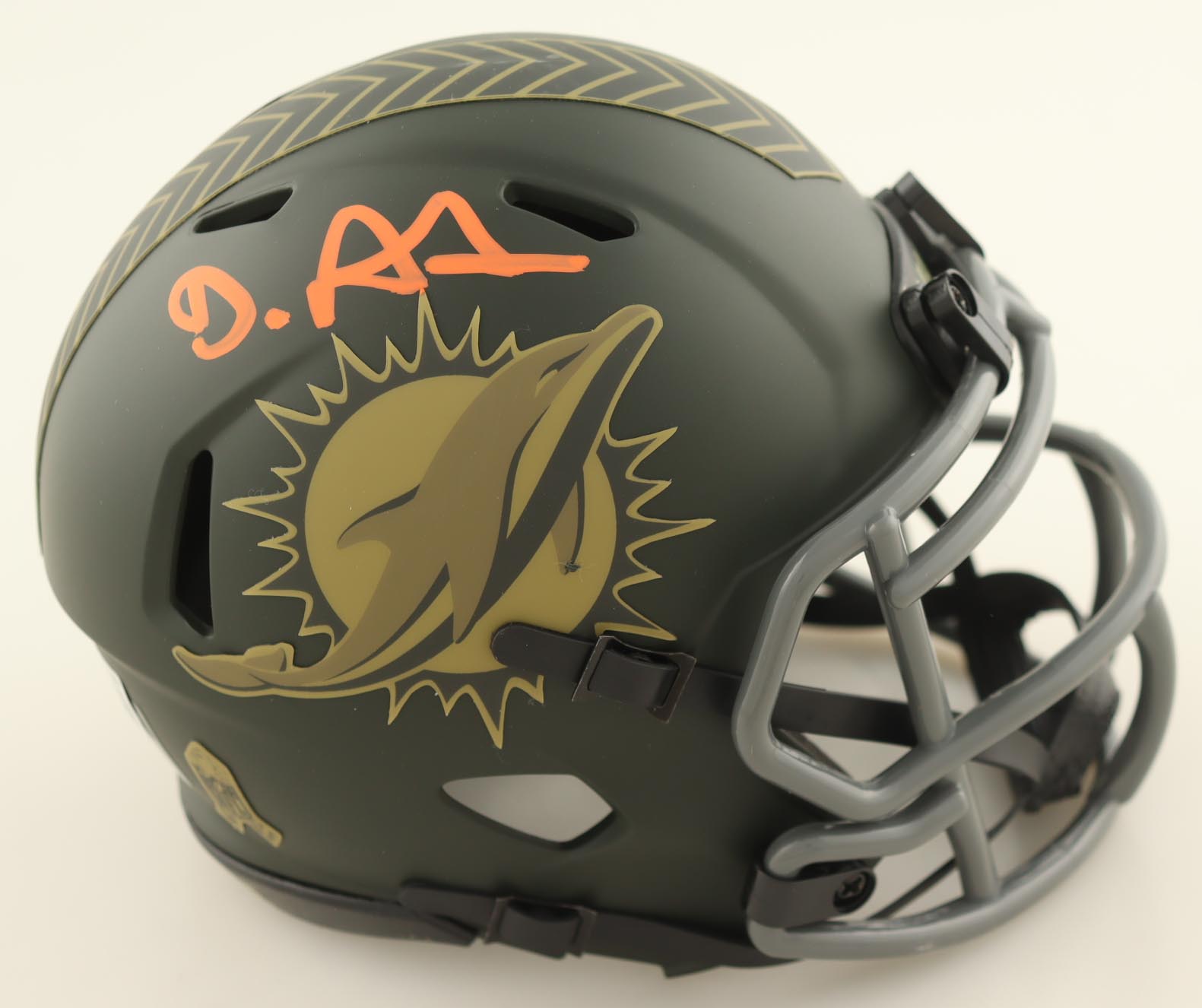 De’Von Achane Signed Dolphins Salute to Service Alternate Speed Mini Helmet (Beckett) at PristineAuction.com De’Von Achane Signed Dolphins Salute to Service Alternate Speed Mini Helmet (Beckett) at PristineAuction.com