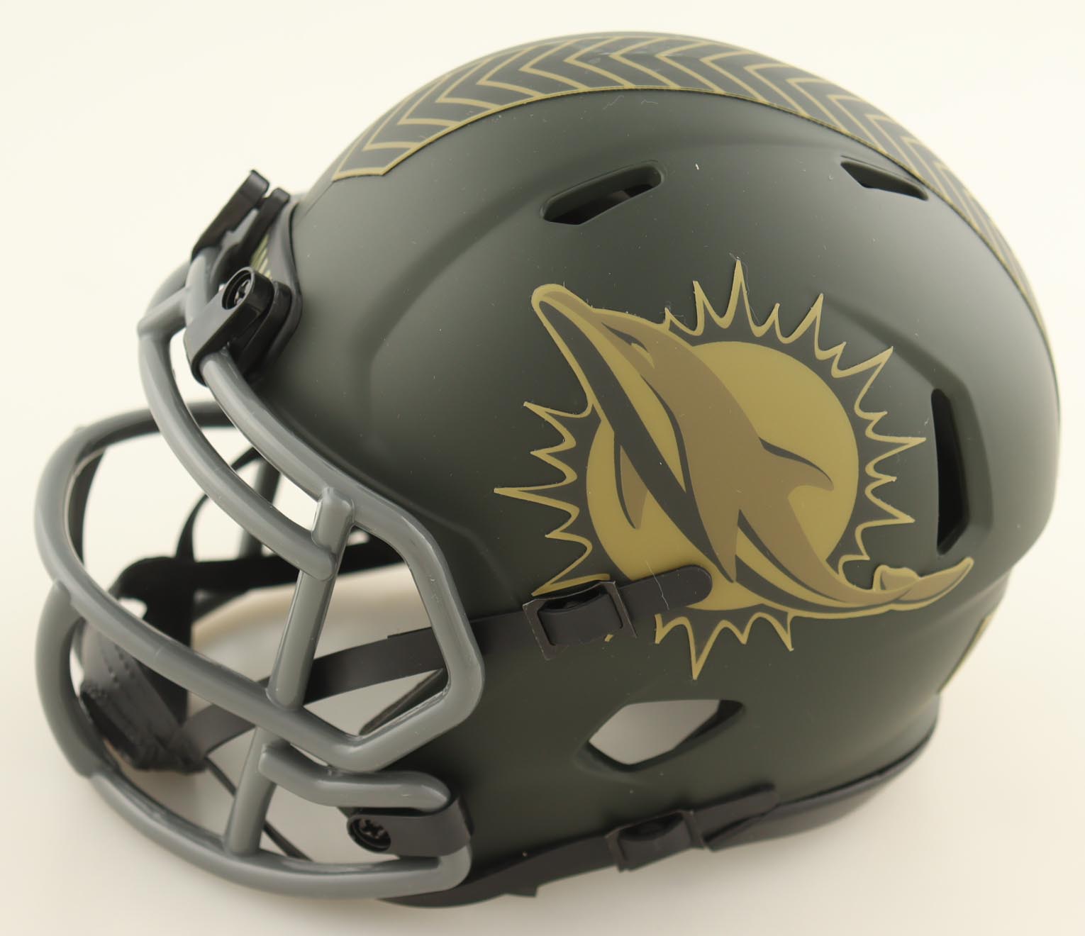 De’Von Achane Signed Dolphins Salute to Service Alternate Speed Mini Helmet (Beckett) at PristineAuction.com De’Von Achane Signed Dolphins Salute to Service Alternate Speed Mini Helmet (Beckett) at PristineAuction.com