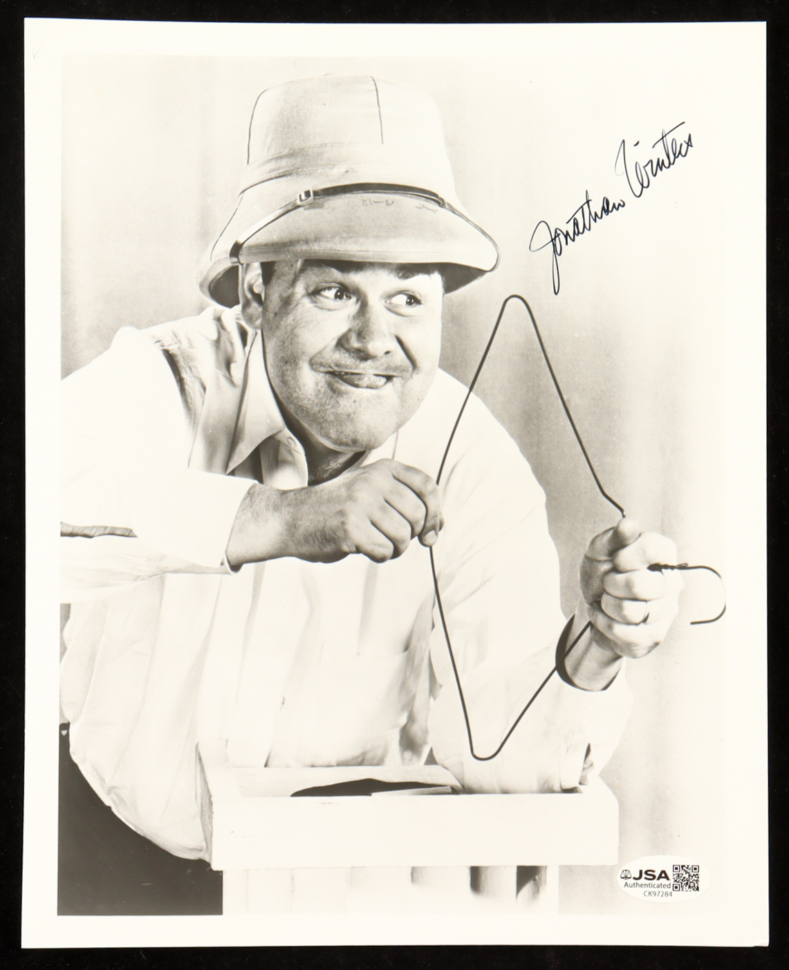 Jonathan Winters Signed 8x10 Photo (JSA) at PristineAuction.com Jonathan Winters Signed 8x10 Photo (JSA) at PristineAuction.com