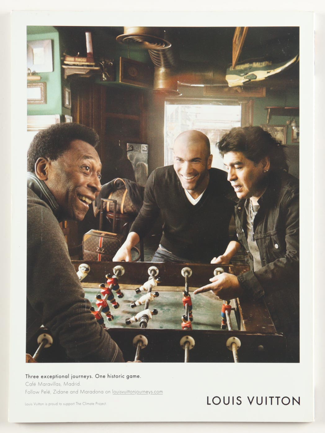 Taylor Lautner Signed 2010 "GQ" Magazine (JSA) at PristineAuction.com Taylor Lautner Signed 2010 "GQ" Magazine (JSA) at PristineAuction.com