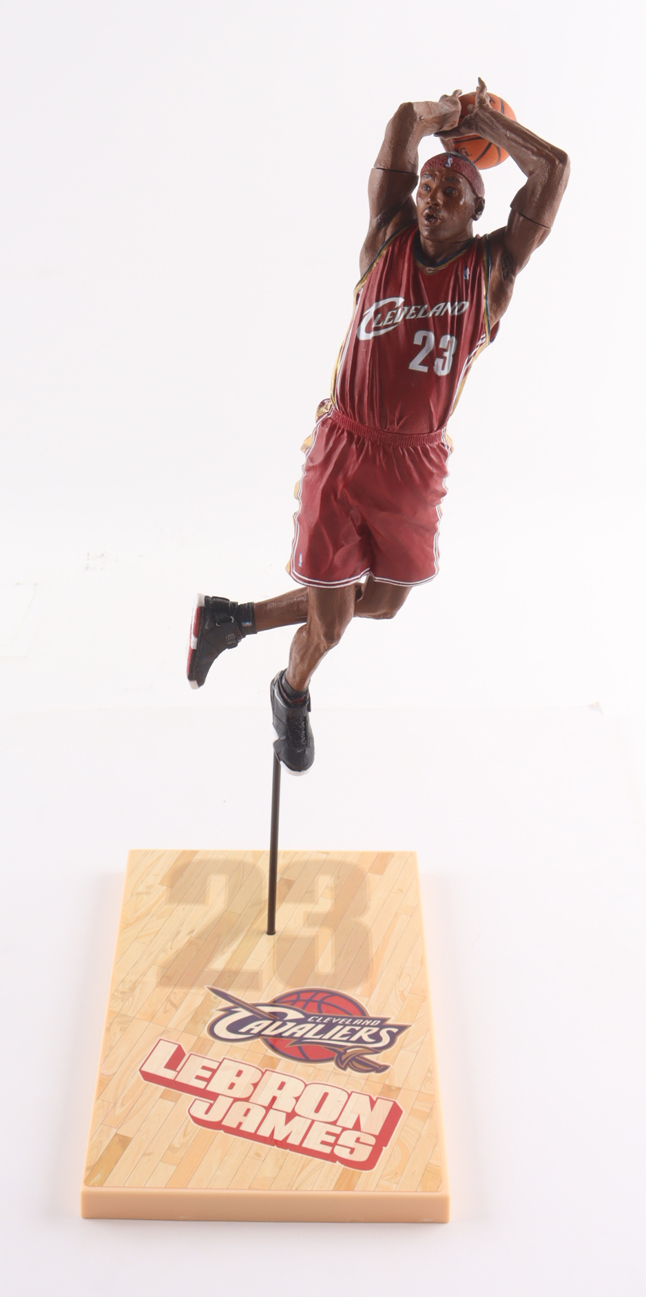 2004 LeBron James Cavaliers McFarlane 12" Statue with Base at PristineAuction.com 2004 LeBron James Cavaliers McFarlane 12" Statue with Base at PristineAuction.com