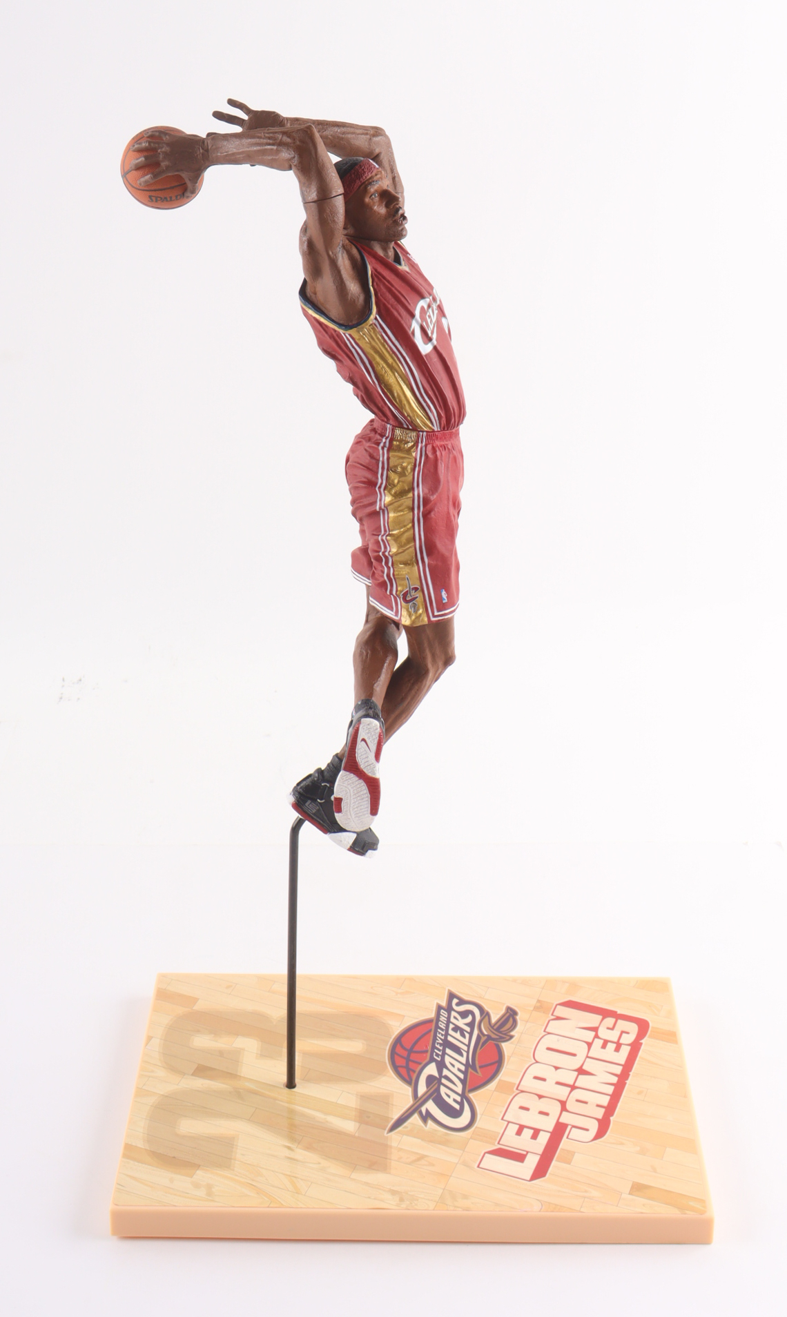 2004 LeBron James Cavaliers McFarlane 12" Statue with Base at PristineAuction.com 2004 LeBron James Cavaliers McFarlane 12" Statue with Base at PristineAuction.com