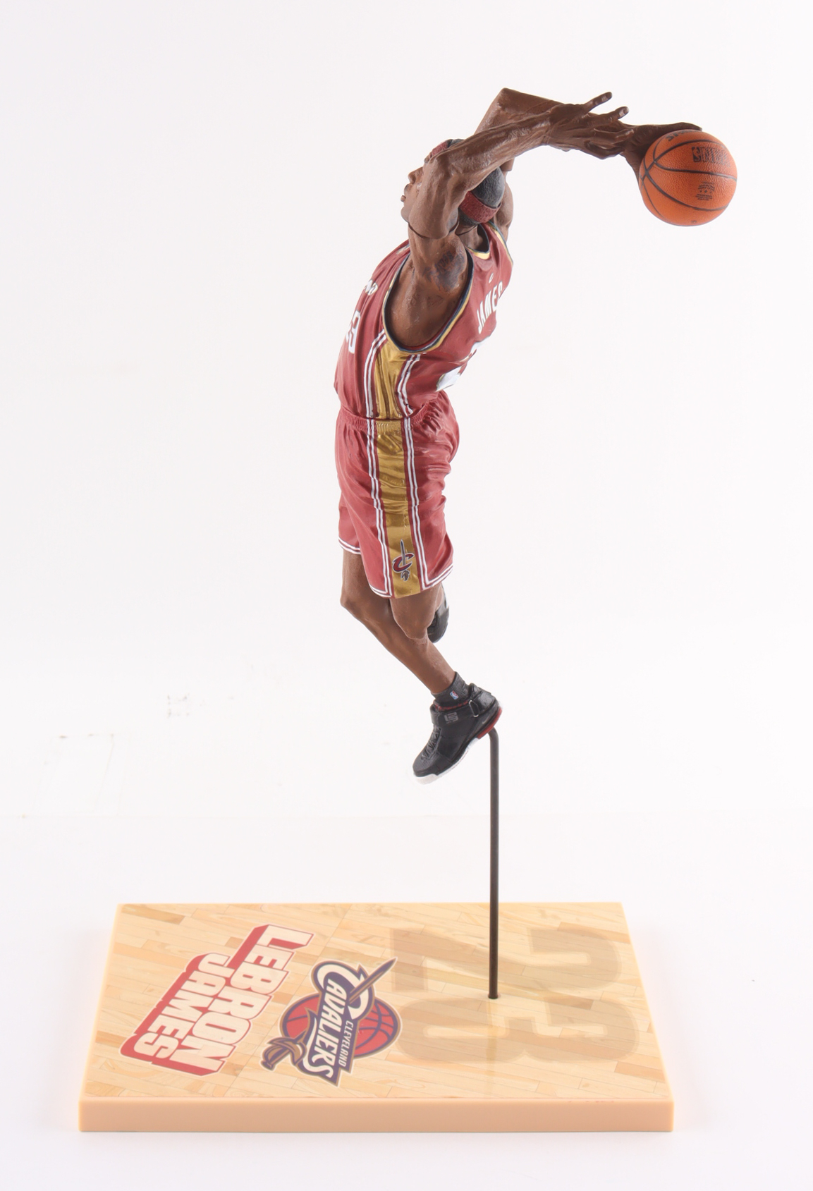 2004 LeBron James Cavaliers McFarlane 12" Statue with Base at PristineAuction.com 2004 LeBron James Cavaliers McFarlane 12" Statue with Base at PristineAuction.com