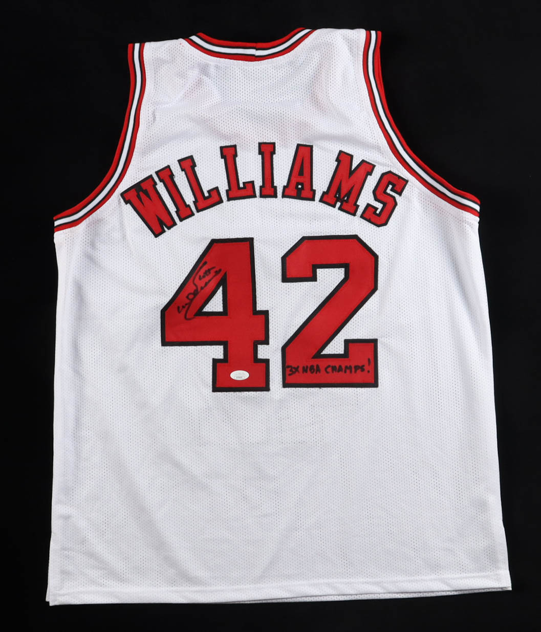Scott Williams Signed Jersey Inscribed "3x NBA Champs!" (JSA) at PristineAuction.com Scott Williams Signed Jersey Inscribed "3x NBA Champs!" (JSA) at PristineAuction.com