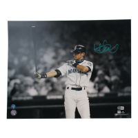 Ichiro Suzuki Signed Mariners 16x20 Photo (Beckett & Suzuki) at PristineAuction.com