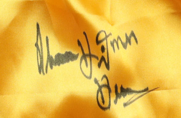 Thomas Hearns Signed Boxing Trunks Inscribed "Hitman" (Beckett) at PristineAuction.com Thomas Hearns Signed Boxing Trunks Inscribed "Hitman" (Beckett) at PristineAuction.com