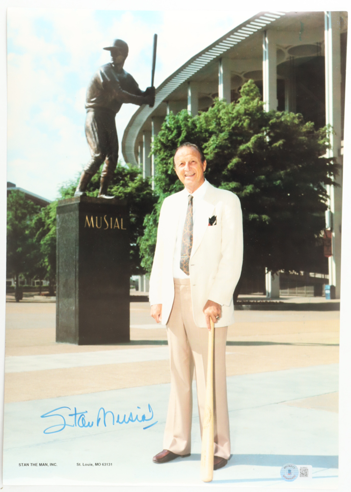 Stan Musial Signed 11x15.5 Photo (Beckett) at PristineAuction.com Stan Musial Signed 11x15.5 Photo (Beckett) at PristineAuction.com