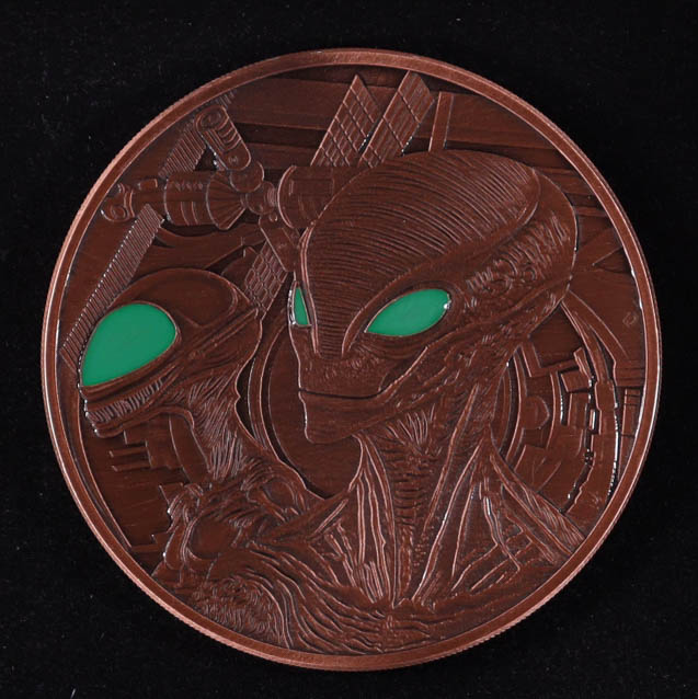 High Relief .999 Fine Copper 5 Ounce AVDP Glow in the Dark Alien Bullion Round at PristineAuction.com High Relief .999 Fine Copper 5 Ounce AVDP Glow in the Dark Alien Bullion Round at PristineAuction.com