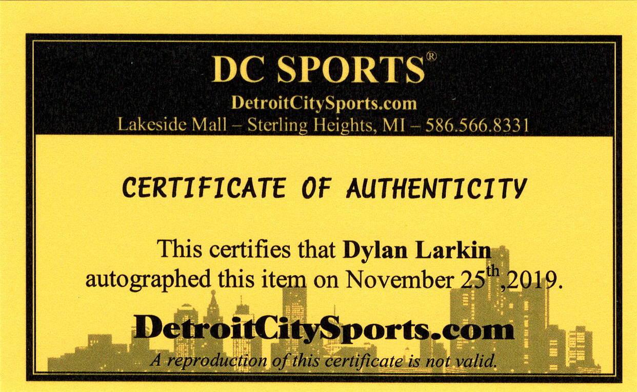 Dylan Larkin Signed Michigan Wolverines Logo Hockey Puck (Fanatics) at PristineAuction.com Dylan Larkin Signed Michigan Wolverines Logo Hockey Puck (Fanatics) at PristineAuction.com