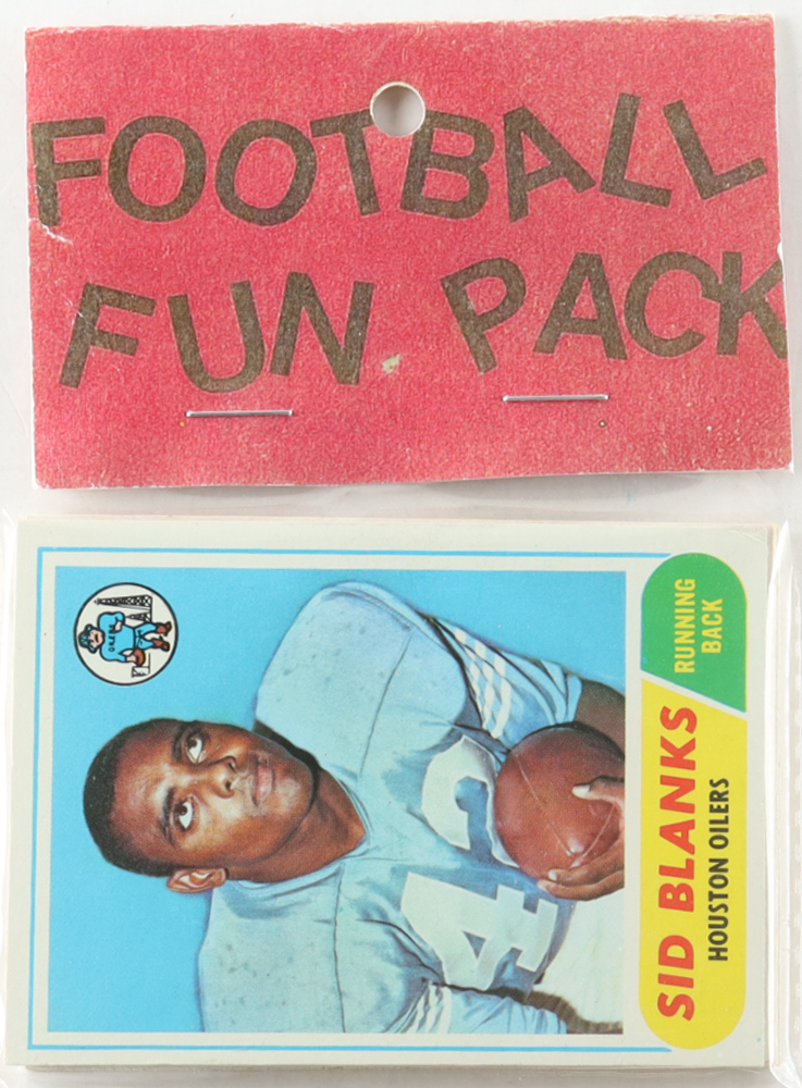 1968 Topps Football Card Fun Pack with (10) Cards at PristineAuction.com 1968 Topps Football Card Fun Pack with (10) Cards at PristineAuction.com