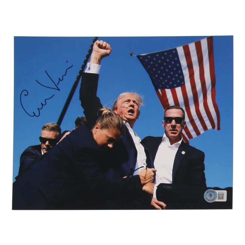 Evan Vucci Signed "Donald Trump Assassination Attempt" 8x10 Photo (Beckett) at PristineAuction.com Evan Vucci Signed "Donald Trump Assassination Attempt" 8x10 Photo (Beckett) at PristineAuction.com