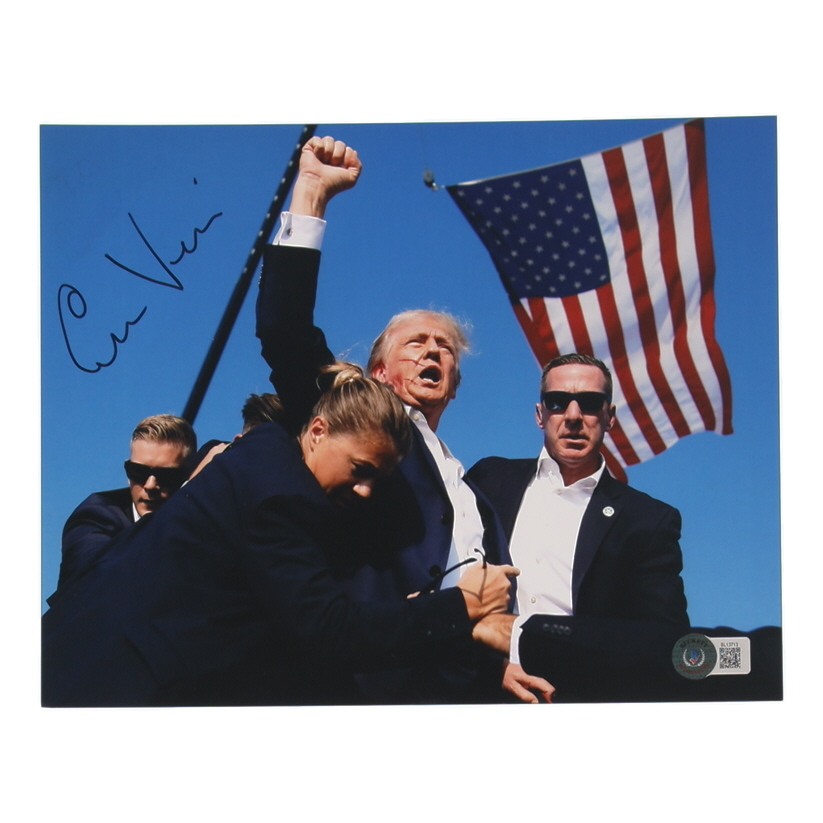 Evan Vucci Signed "Donald Trump Assassination Attempt" 8x10 Photo (Beckett) at PristineAuction.com Evan Vucci Signed "Donald Trump Assassination Attempt" 8x10 Photo (Beckett) at PristineAuction.com