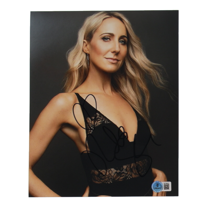 Nikki Glaser Signed 8x10 Photo (Beckett) at PristineAuction.com Nikki Glaser Signed 8x10 Photo (Beckett) at PristineAuction.com