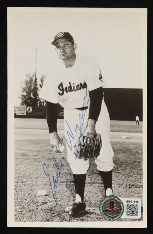 Early Wynn Signed Vintage Postcard (Beckett) at PristineAuction.com Early Wynn Signed Vintage Postcard (Beckett) at PristineAuction.com