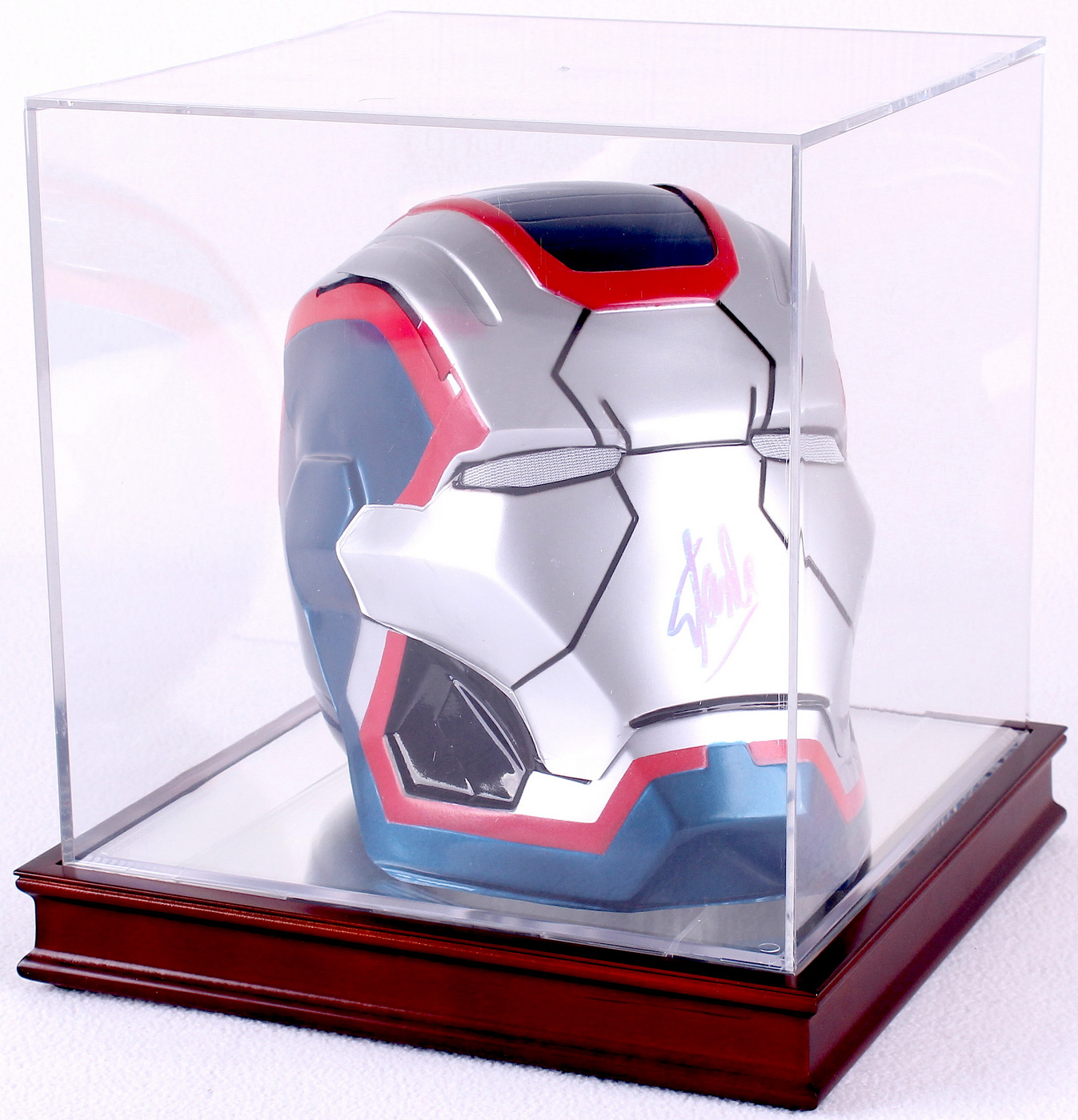 Stan Lee Signed 3-D Marvel "Patriot Iron Man" Mask in High Quality Display Case (PSA COA) at PristineAuction.com Stan Lee Signed 3-D Marvel "Patriot Iron Man" Mask in High Quality Display Case (PSA COA) at PristineAuction.com