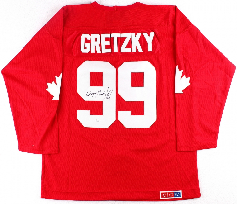 Beautiful Wayne Gretzky Signed Team Canada Jersey Moment in HD Beautiful Wayne Gretzky Signed Team Canada Jersey Moment in HD