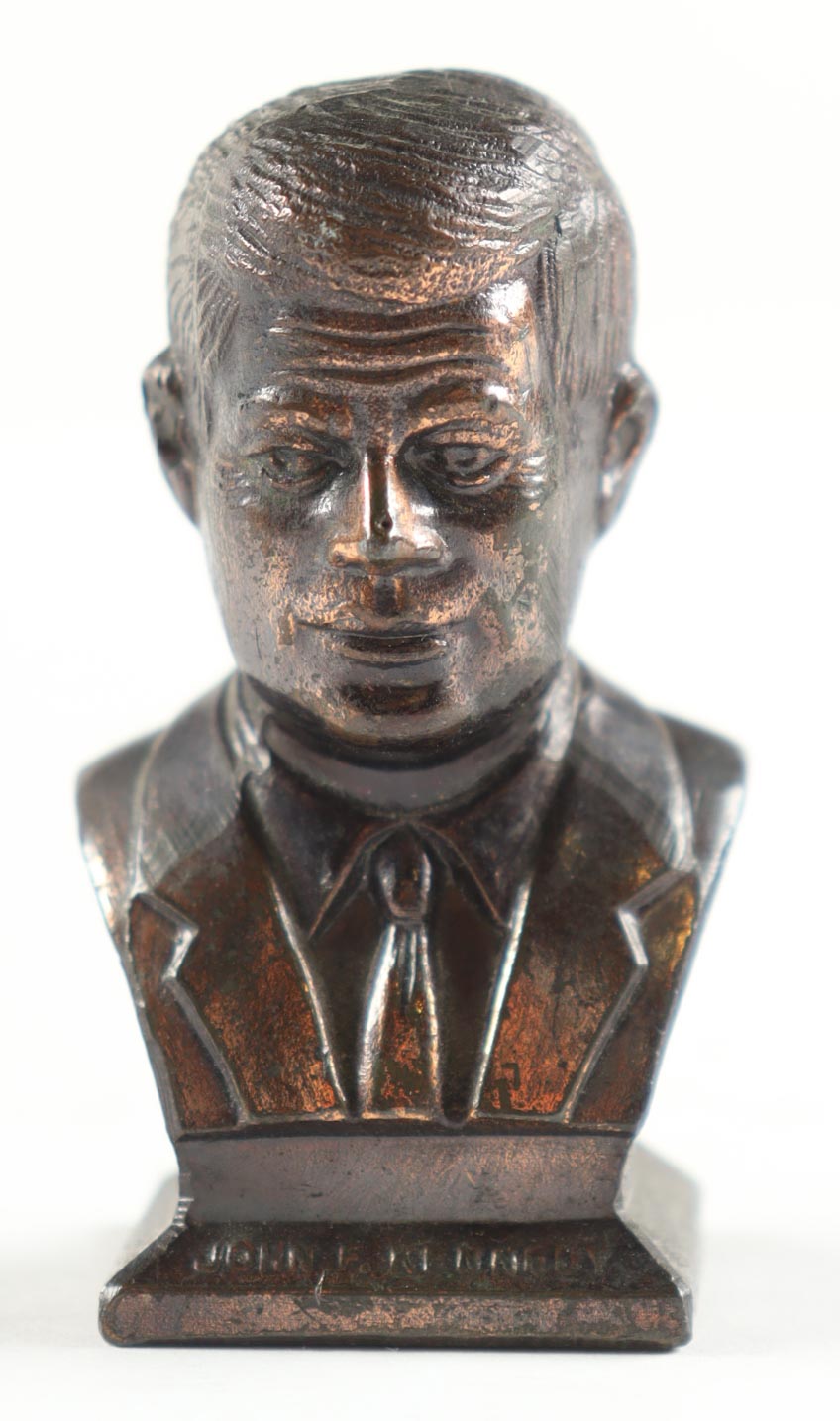 Vintage 1963 John F. Kennedy Brass Figurine Paperweight Souvenir with Display Case at PristineAuction.com Vintage 1963 John F. Kennedy Brass Figurine Paperweight Souvenir with Display Case at PristineAuction.com