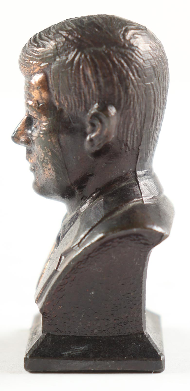 Vintage 1963 John F. Kennedy Brass Figurine Paperweight Souvenir with Display Case at PristineAuction.com Vintage 1963 John F. Kennedy Brass Figurine Paperweight Souvenir with Display Case at PristineAuction.com