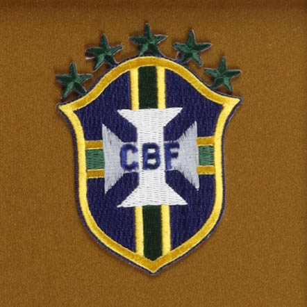 Pele Signed Custom Framed Jersey Display with Trophy Pin & Stat Plaque (PSA) at PristineAuction.com Pele Signed Custom Framed Jersey Display with Trophy Pin & Stat Plaque (PSA) at PristineAuction.com