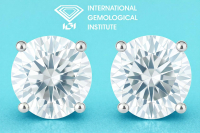 5.29 Carats Lab Grown Diamond Stud Earrings E, VS2 | $8,200 Estimated Retail Value (UGL & IGI Certs) | Round Brilliant Cut| Brand New at PristineAuction.com