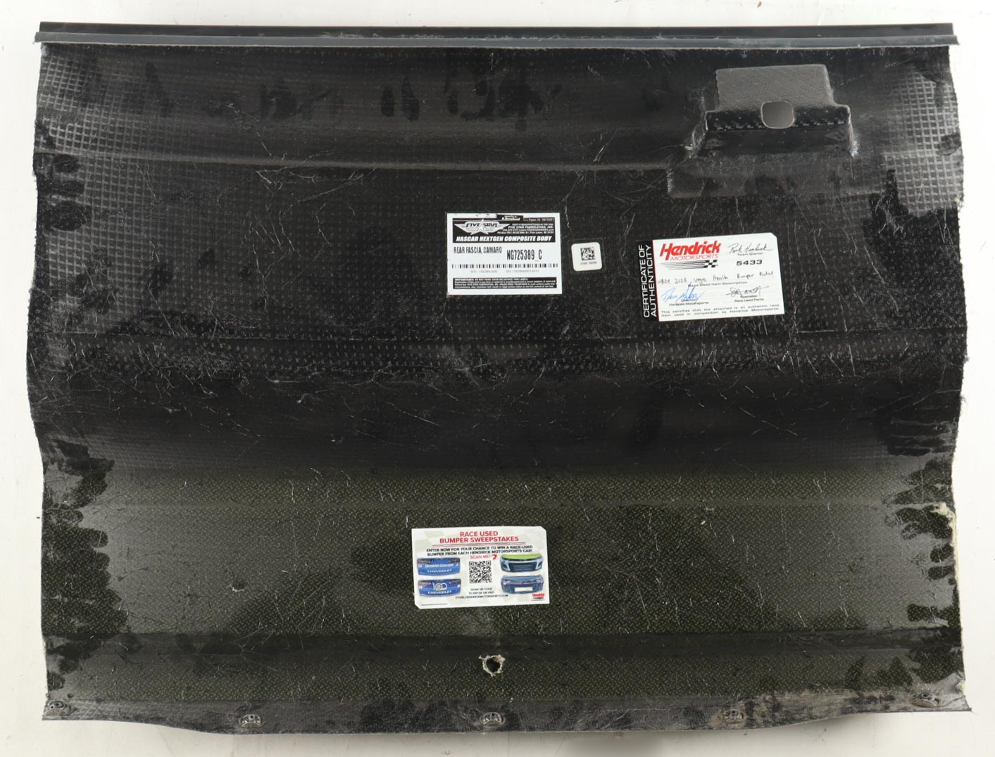 William Byron Race-Used 2023 Las Vegas Motor Speedway #24 Axalta Partial Bumper Car Piece (Hendrick Motorsports) at PristineAuction.com William Byron Race-Used 2023 Las Vegas Motor Speedway #24 Axalta Partial Bumper Car Piece (Hendrick Motorsports) at PristineAuction.com