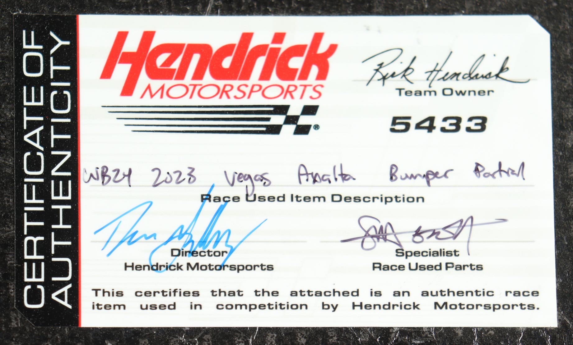 William Byron Race-Used 2023 Las Vegas Motor Speedway #24 Axalta Partial Bumper Car Piece (Hendrick Motorsports) at PristineAuction.com William Byron Race-Used 2023 Las Vegas Motor Speedway #24 Axalta Partial Bumper Car Piece (Hendrick Motorsports) at PristineAuction.com