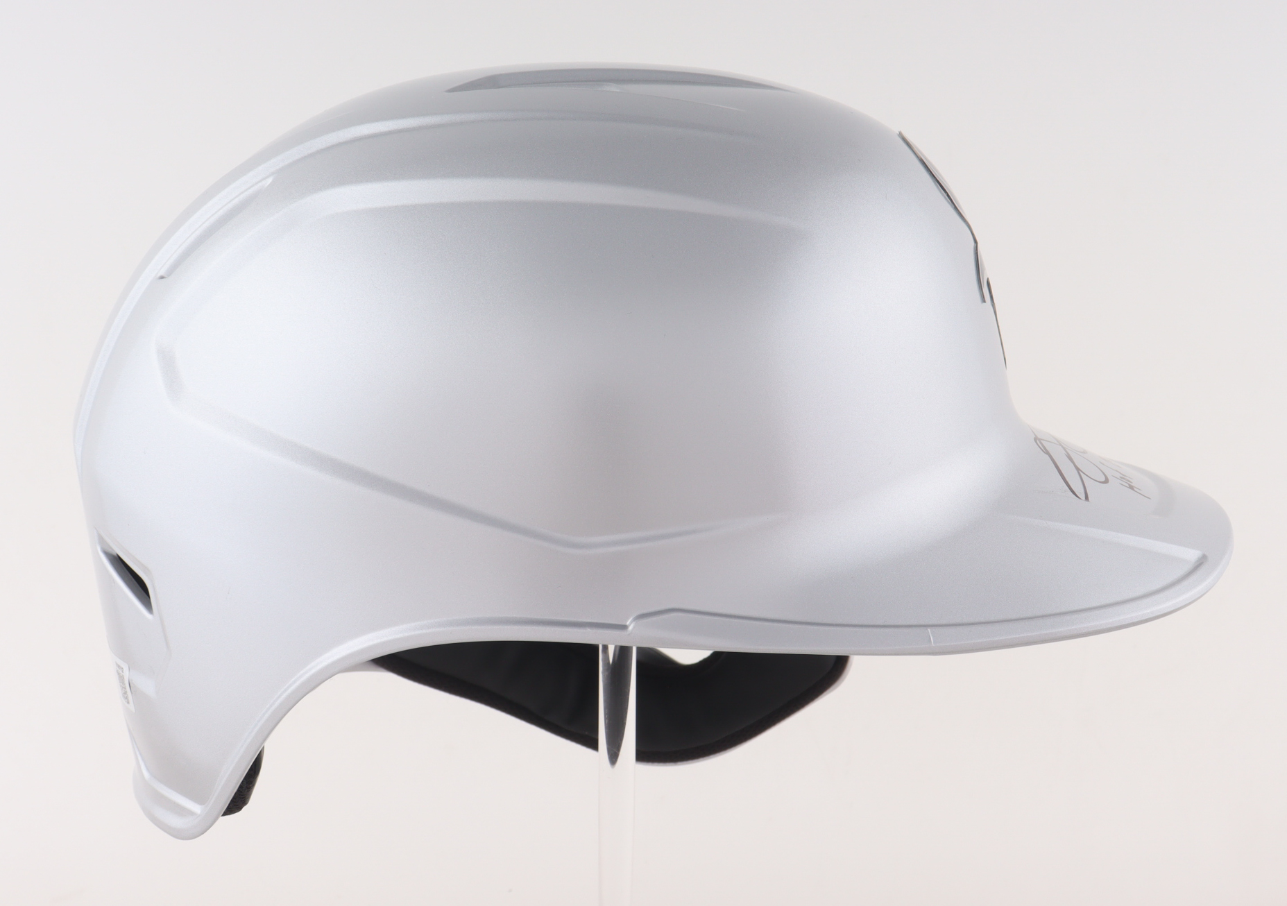 Frank Thomas Signed White Sox Full-Size Chrome Batting Helmet Inscribed "HOF 2014" (Schwartz) at PristineAuction.com Frank Thomas Signed White Sox Full-Size Chrome Batting Helmet Inscribed "HOF 2014" (Schwartz) at PristineAuction.com