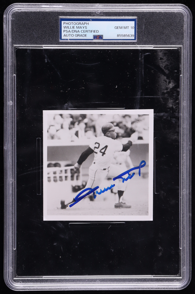 Willie Mays Signed Giants Vintage Photo (PSA Auto Grade Gem MT 10) at PristineAuction.com Willie Mays Signed Giants Vintage Photo (PSA Auto Grade Gem MT 10) at PristineAuction.com