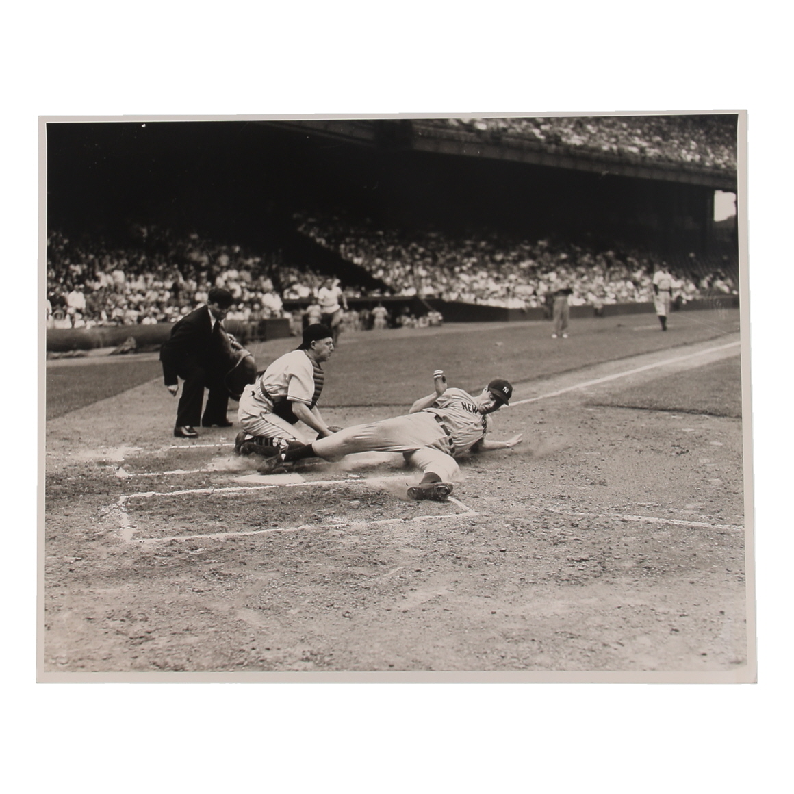Joe DiMaggio Yankees 16x20 Photo at PristineAuction.com Joe DiMaggio Yankees 16x20 Photo at PristineAuction.com