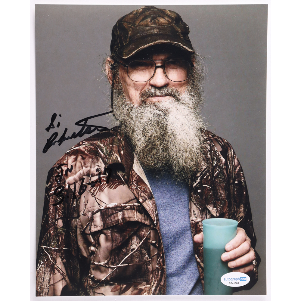 Si Robertson Signed "Duck Dynasty" 8x10 Photo (AutographCOA) at PristineAuction.com