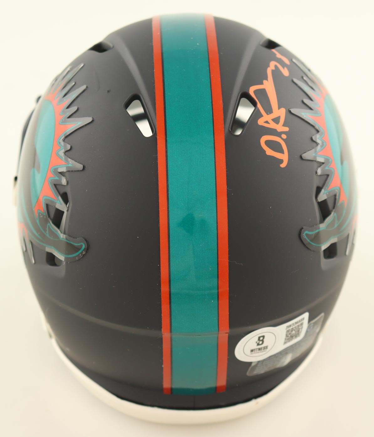 De'Von Achane Signed Dolphins Rivalries Alternate Speed Mini Helmet (Beckett) at PristineAuction.com De'Von Achane Signed Dolphins Rivalries Alternate Speed Mini Helmet (Beckett) at PristineAuction.com