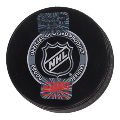 Patrice Bergeron Signed 2010 Winter Classic Logo Hockey Puck (Bergeron) at PristineAuction.com Patrice Bergeron Signed 2010 Winter Classic Logo Hockey Puck (Bergeron) at PristineAuction.com