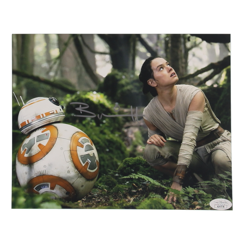 Daisy Ridley Signed "Star Wars- Episode VII: The Force Awakens" 8x10 Photo (JSA) at PristineAuction.com Daisy Ridley Signed "Star Wars- Episode VII: The Force Awakens" 8x10 Photo (JSA) at PristineAuction.com