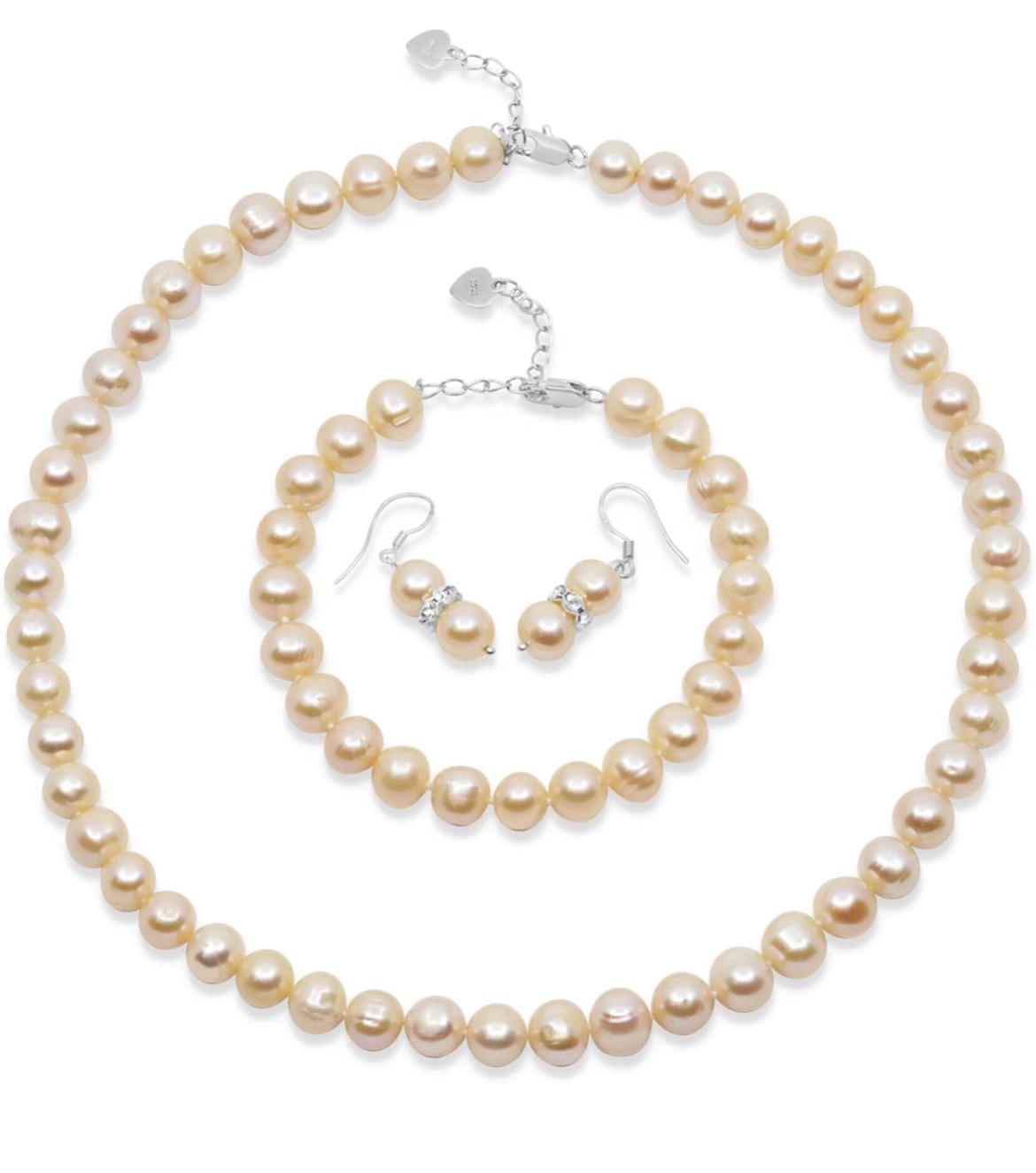 Freshwater Cultured White Pearl 3-Piece Set | Necklace, Bracelet & Earrings at PristineAuction.com Freshwater Cultured White Pearl 3-Piece Set | Necklace, Bracelet & Earrings at PristineAuction.com
