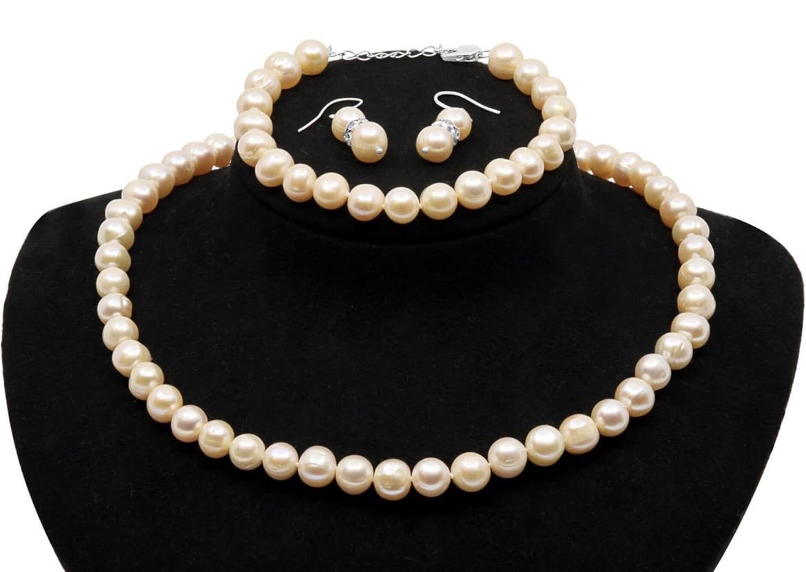 Freshwater Cultured White Pearl 3-Piece Set | Necklace, Bracelet & Earrings at PristineAuction.com Freshwater Cultured White Pearl 3-Piece Set | Necklace, Bracelet & Earrings at PristineAuction.com