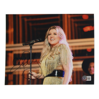 Kelly Clarkson Signed 8x10 Photo (Beckett) at PristineAuction.com