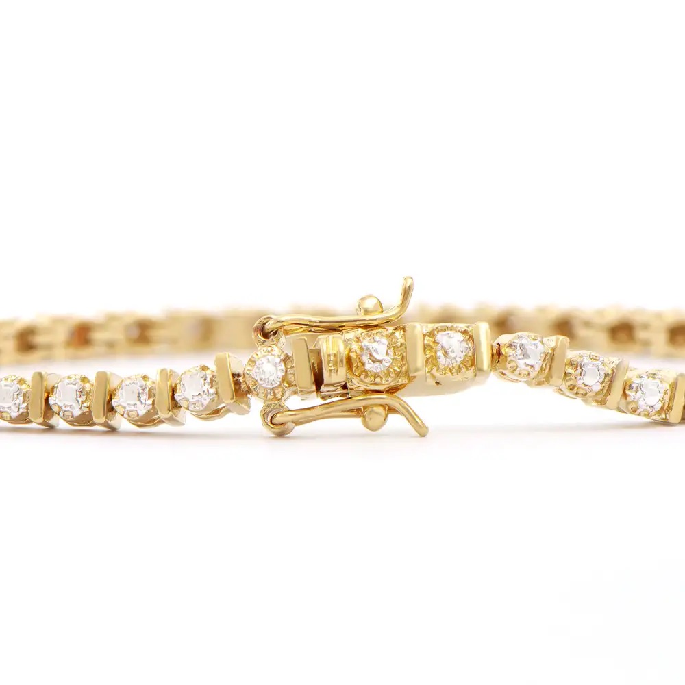 0.21 CTW Natural Diamonds 18K Gold Plated Designer Bracelet Size 7.1 Inches | Estimated Value $2,099 (AMG) at PristineAuction.com 0.21 CTW Natural Diamonds 18K Gold Plated Designer Bracelet Size 7.1 Inches | Estimated Value $2,099 (AMG) at PristineAuction.com