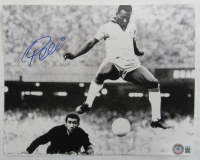 Pele Signed 8x10 Photo (Beckett) at PristineAuction.com