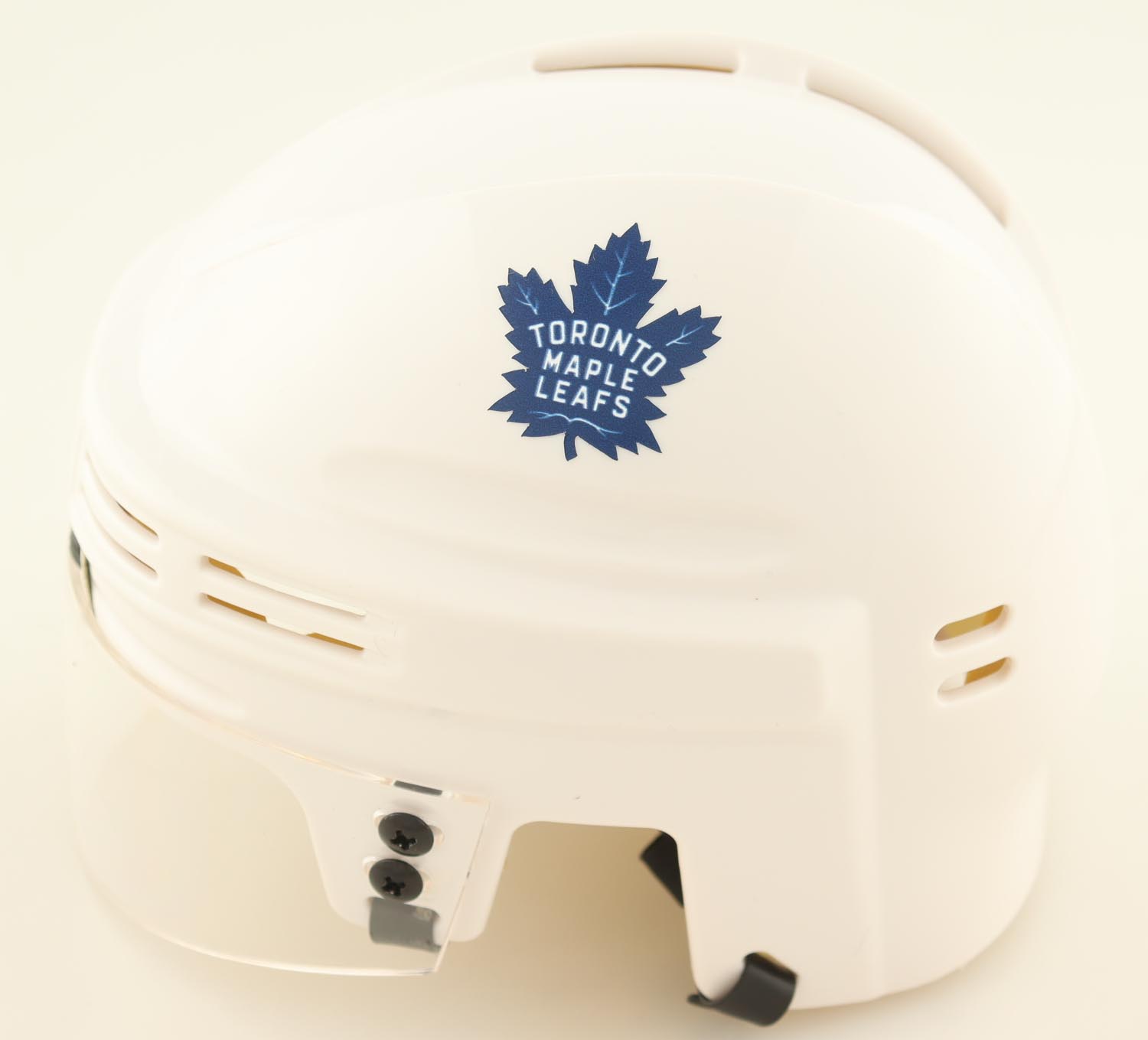 Doug Gilmour Signed Maple Leafs Mini Helmet Inscribed "HOF 11" (JSA) at PristineAuction.com Doug Gilmour Signed Maple Leafs Mini Helmet Inscribed "HOF 11" (JSA) at PristineAuction.com