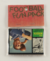 1962 Topps Football Card Fun Pack with (10) Cards at PristineAuction.com