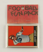 1961 Topps Football Card Fun Pack with (10) Cards at PristineAuction.com