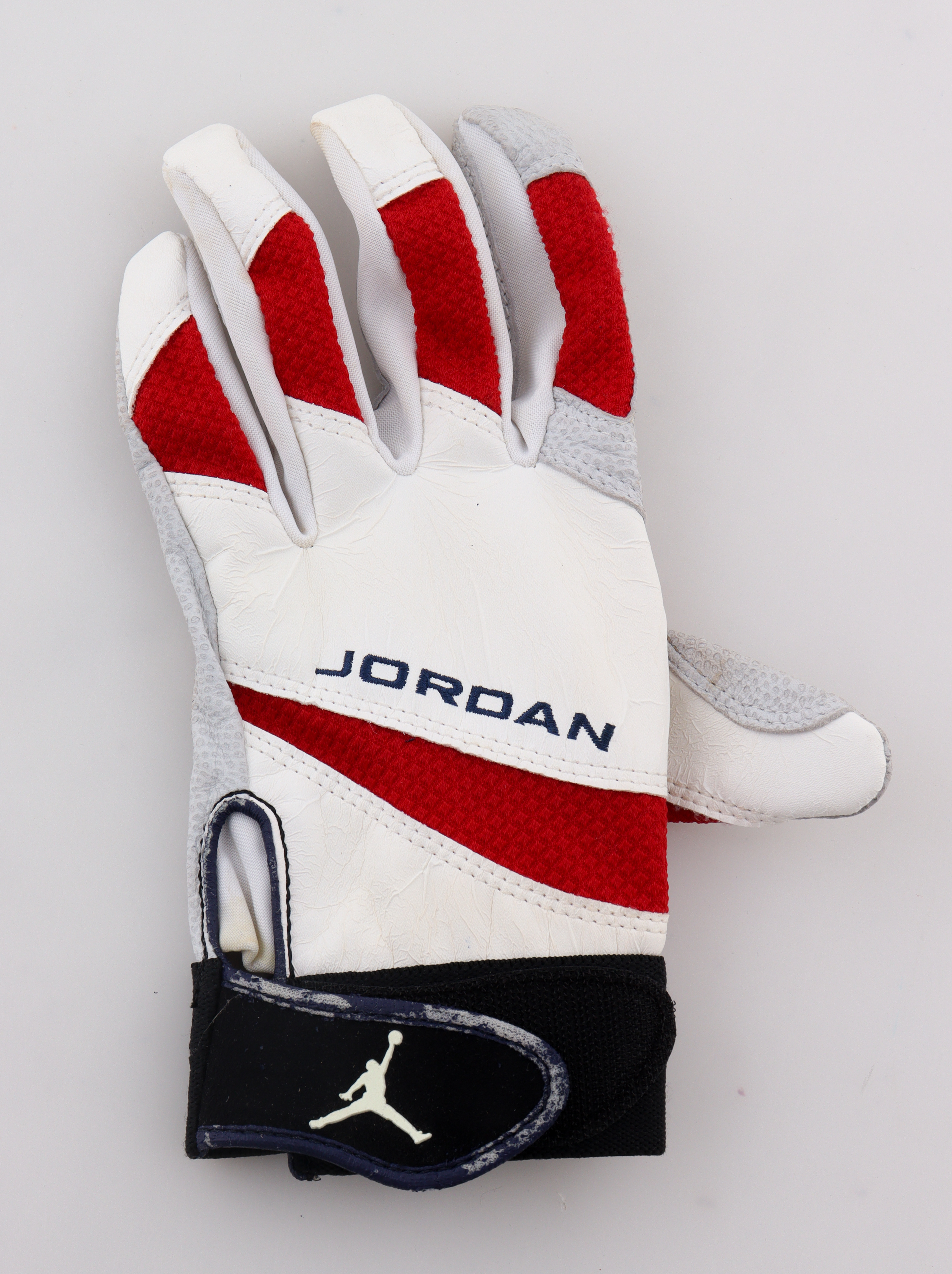 Andruw Jones Signed Game-Used Jordan Batting Glove Inscribed "2005 Game Used" (Steiner) at PristineAuction.com Andruw Jones Signed Game-Used Jordan Batting Glove Inscribed "2005 Game Used" (Steiner) at PristineAuction.com