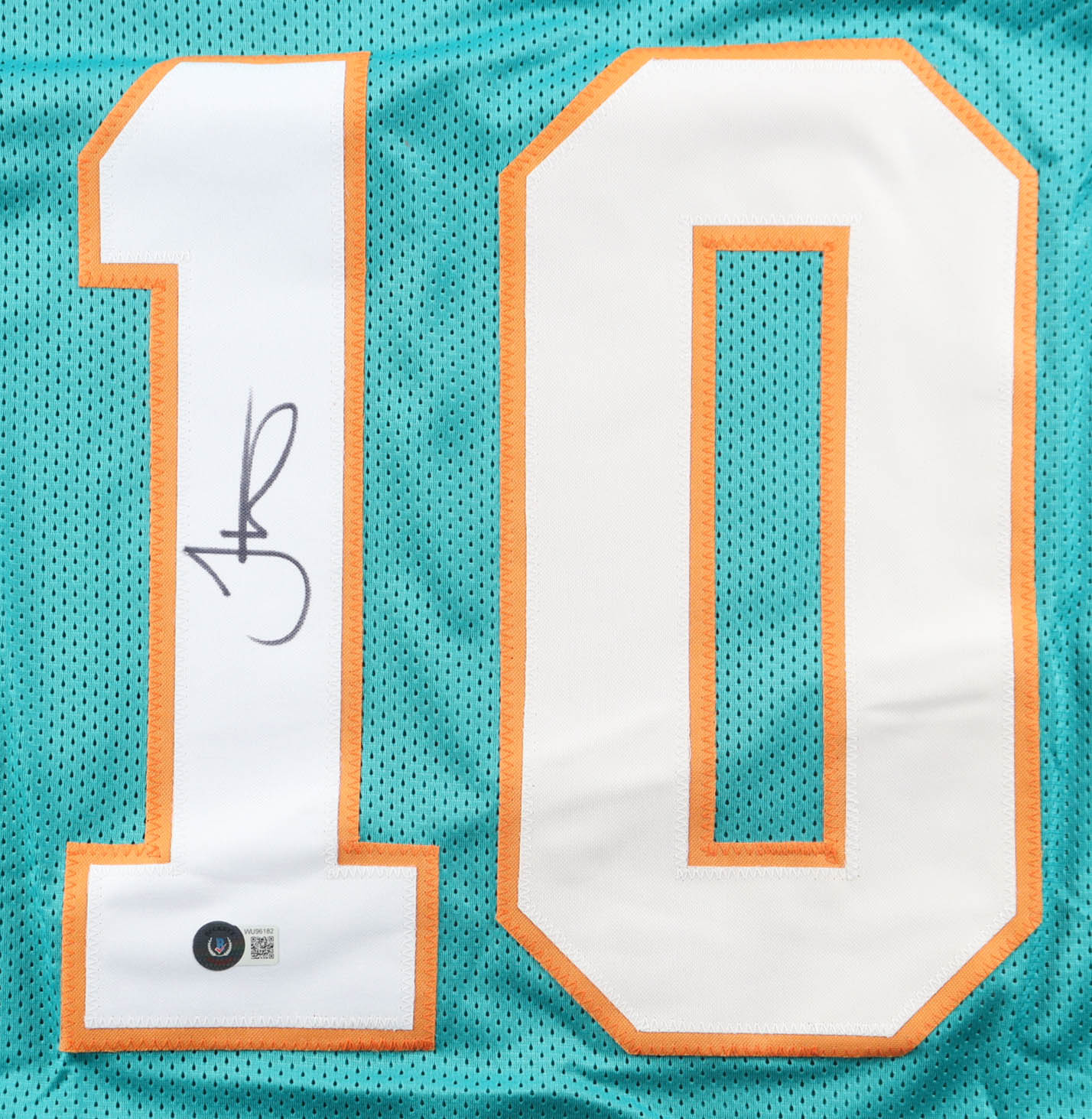 Tyreek Hill Signed Jersey (Beckett) at PristineAuction.com Tyreek Hill Signed Jersey (Beckett) at PristineAuction.com