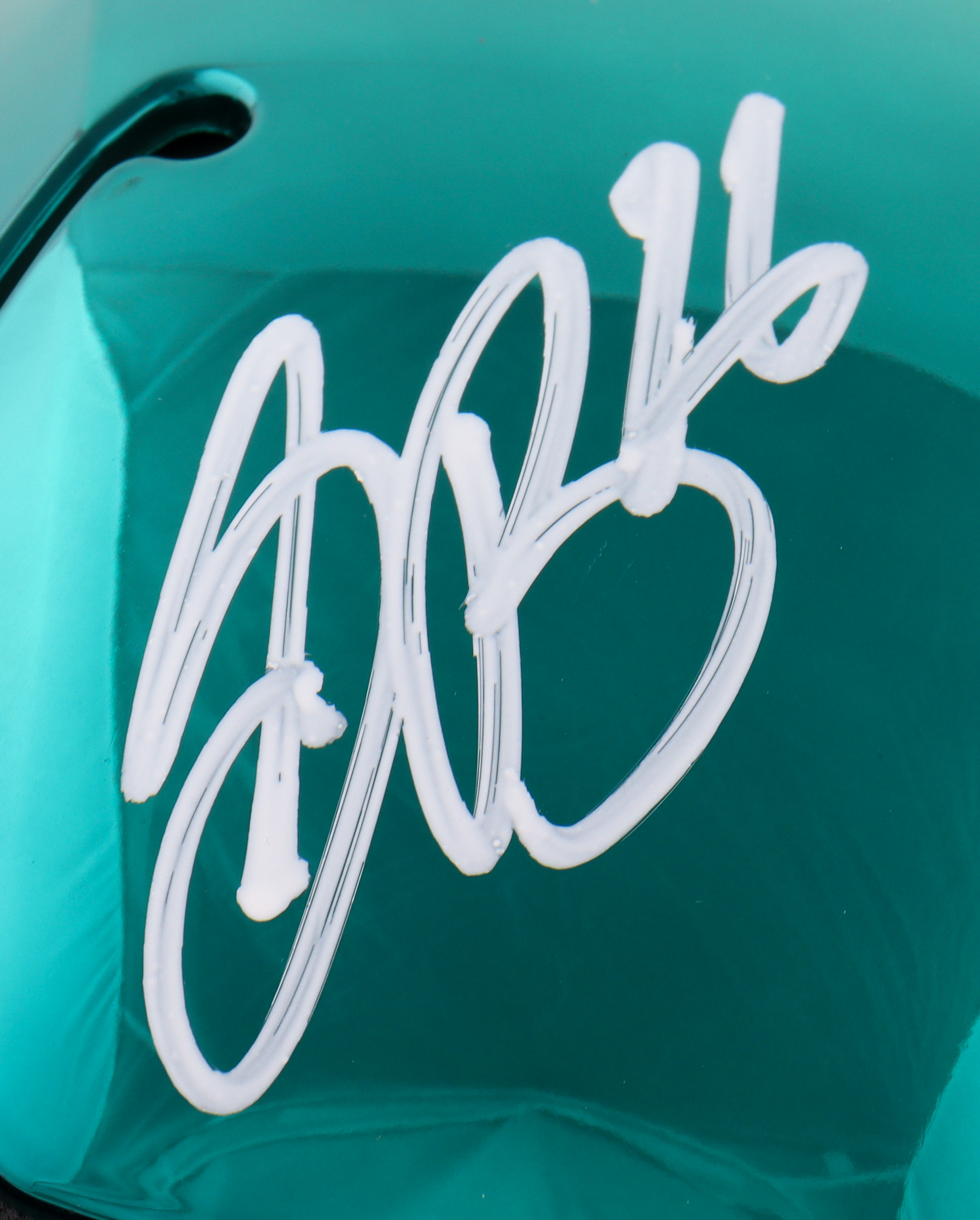 Saquon Barkley Signed Eagles Full-Size Authentic On-Field Chrome Speedflex Helmet (Beckett) at PristineAuction.com Saquon Barkley Signed Eagles Full-Size Authentic On-Field Chrome Speedflex Helmet (Beckett) at PristineAuction.com