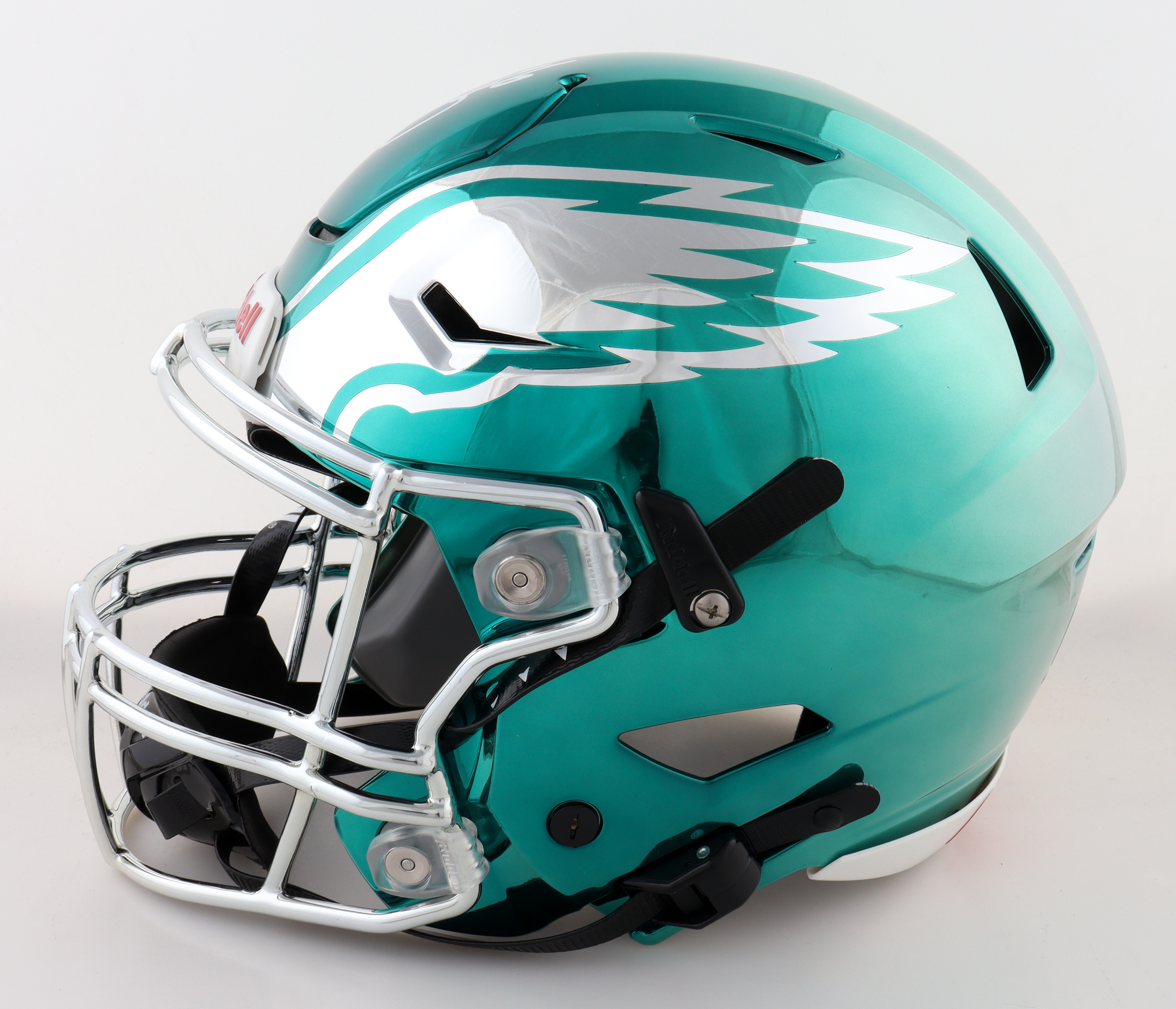 Saquon Barkley Signed Eagles Full-Size Authentic On-Field Chrome Speedflex Helmet (Beckett) at PristineAuction.com Saquon Barkley Signed Eagles Full-Size Authentic On-Field Chrome Speedflex Helmet (Beckett) at PristineAuction.com