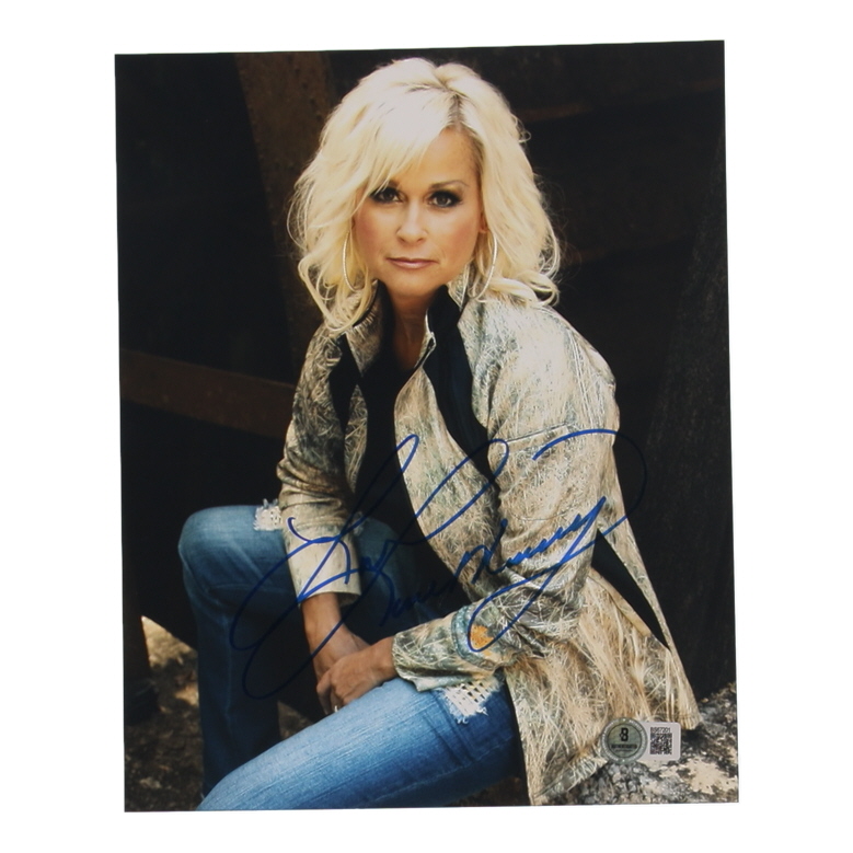 Lorrie Morgan Signed 8x10 Photo Inscribed "Love" (Beckett) at PristineAuction.com Lorrie Morgan Signed 8x10 Photo Inscribed "Love" (Beckett) at PristineAuction.com