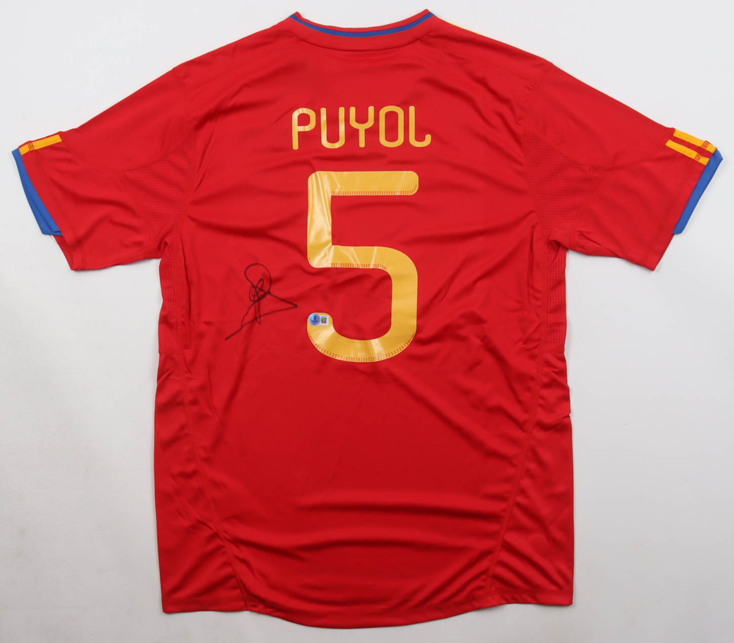 Carles Puyol Signed Spain Adidas Authentic Jersey (Beckett) at PristineAuction.com Carles Puyol Signed Spain Adidas Authentic Jersey (Beckett) at PristineAuction.com