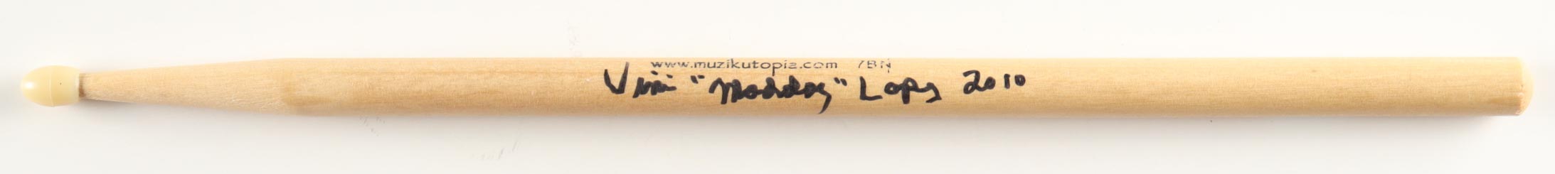 Vini "Mad Dog" Lopez Signed Drum Stick Inscribed "2010" (JSA) at PristineAuction.com Vini "Mad Dog" Lopez Signed Drum Stick Inscribed "2010" (JSA) at PristineAuction.com